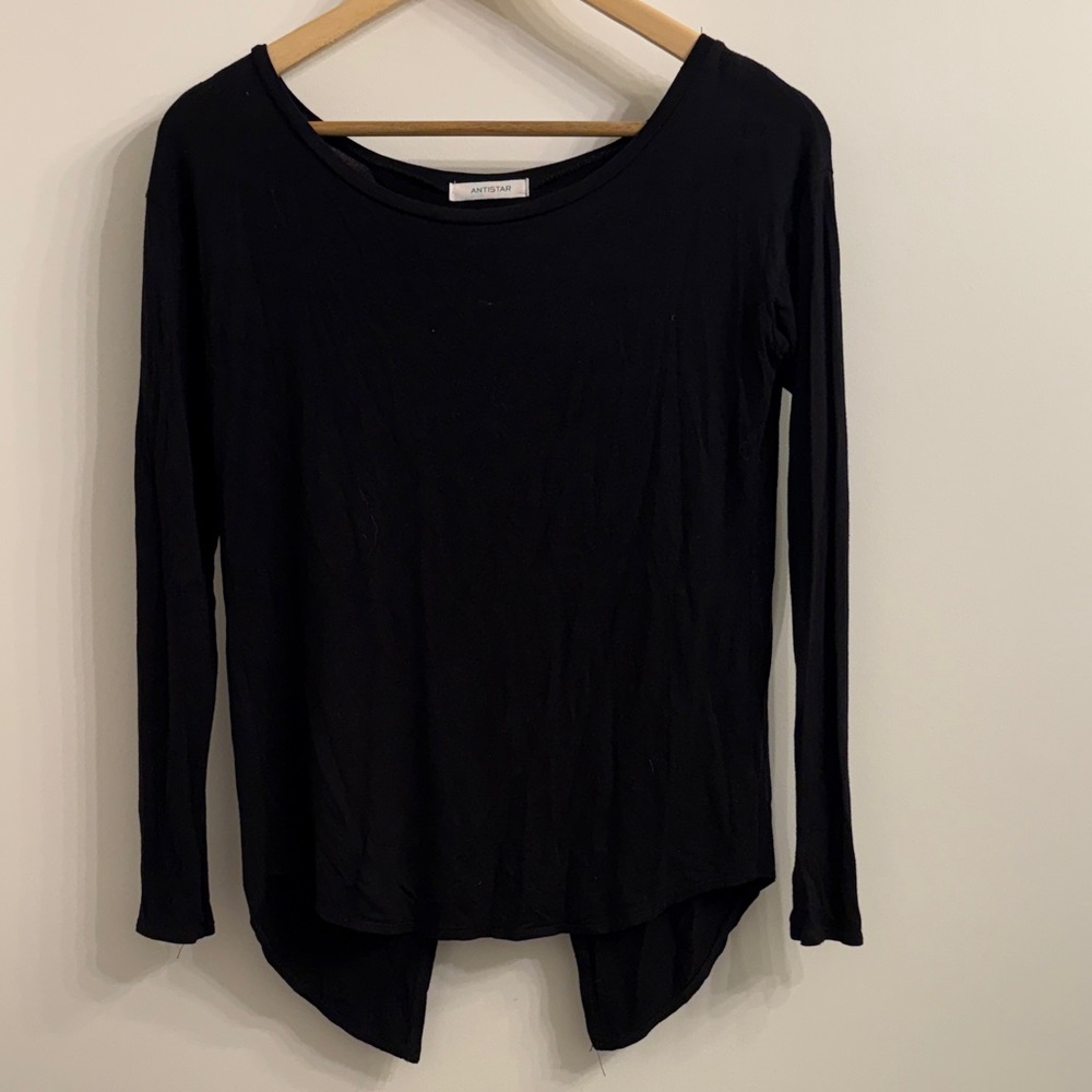 ⭐️GUC black long sleeve w/ split back
